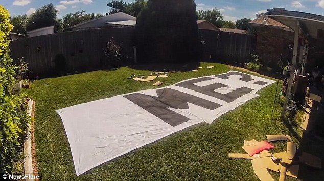 原圖來源:DailyMail、NewsFlare