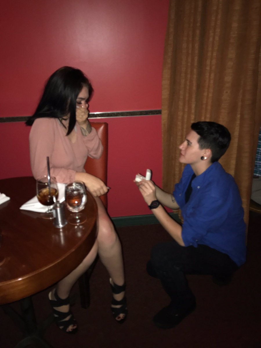 圖片來源:bathemeinnudes/twitter